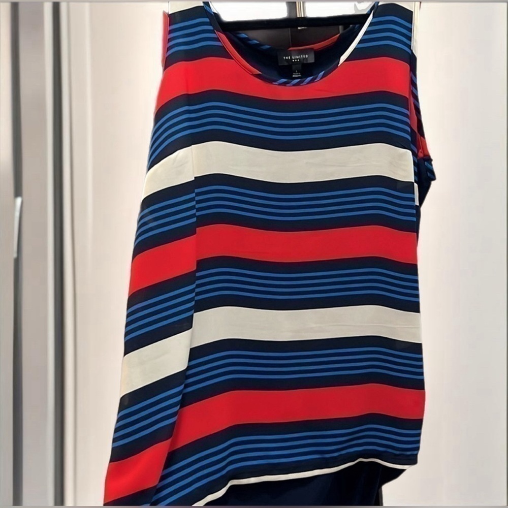 The limited - lightweight tank top - size large​ - Picture 2 of 9